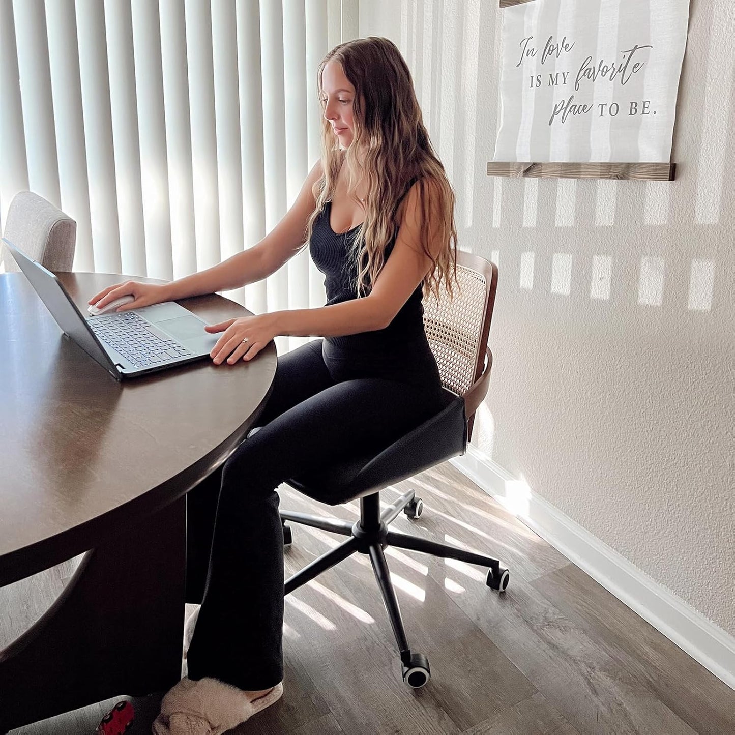 Home Office Desk Chair with Ergonomic Rattan Backrest, Walnut Crafts, Curved Arms, Faux Leather, Caster Wheels, Height Adjustable, Computer Chair for Desk Work, Executive Task, Conference Room - Green