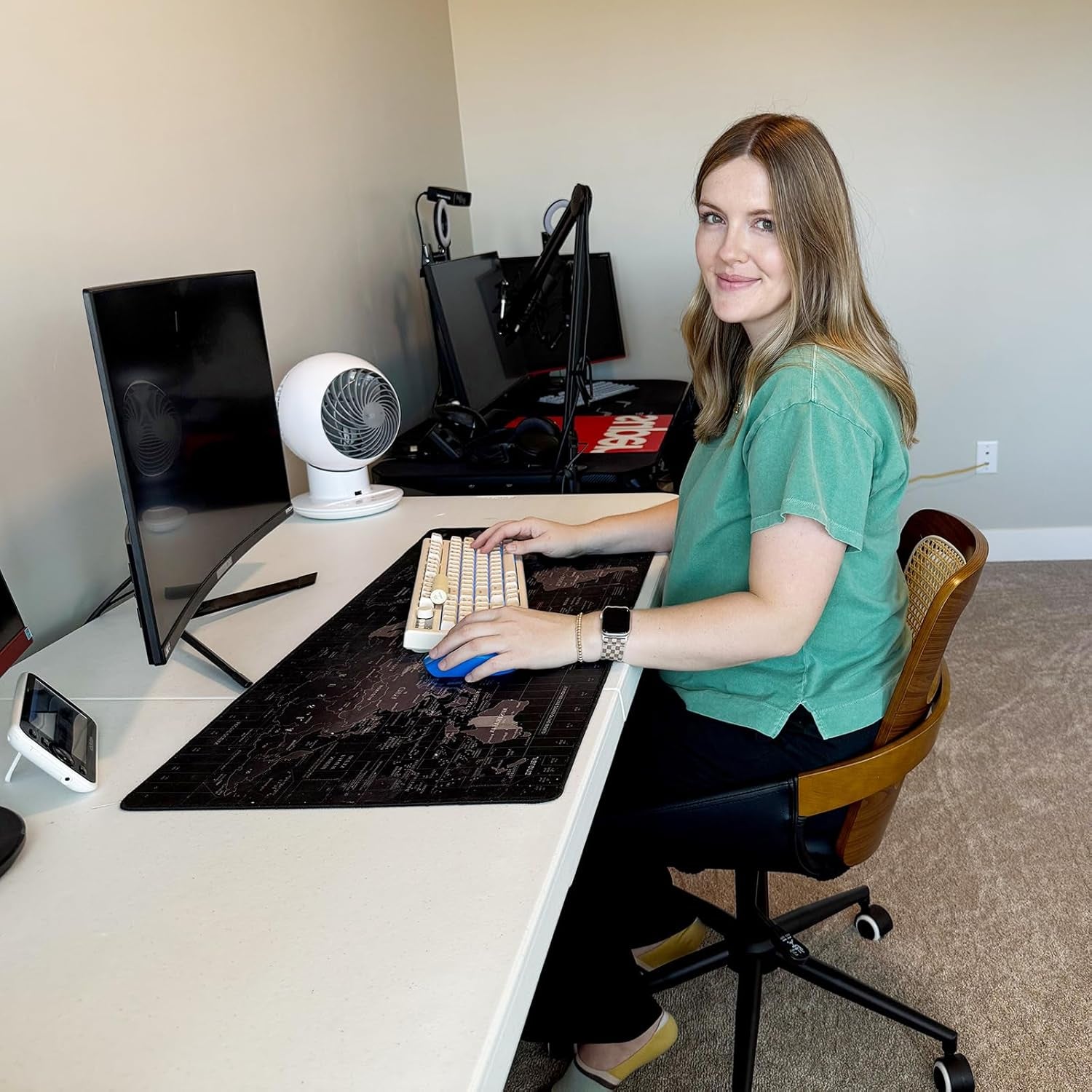 Home Office Desk Chair with Ergonomic Rattan Backrest, Walnut Crafts, Curved Arms, Faux Leather, Caster Wheels, Height Adjustable, Computer Chair for Desk Work, Executive Task, Conference Room - Green