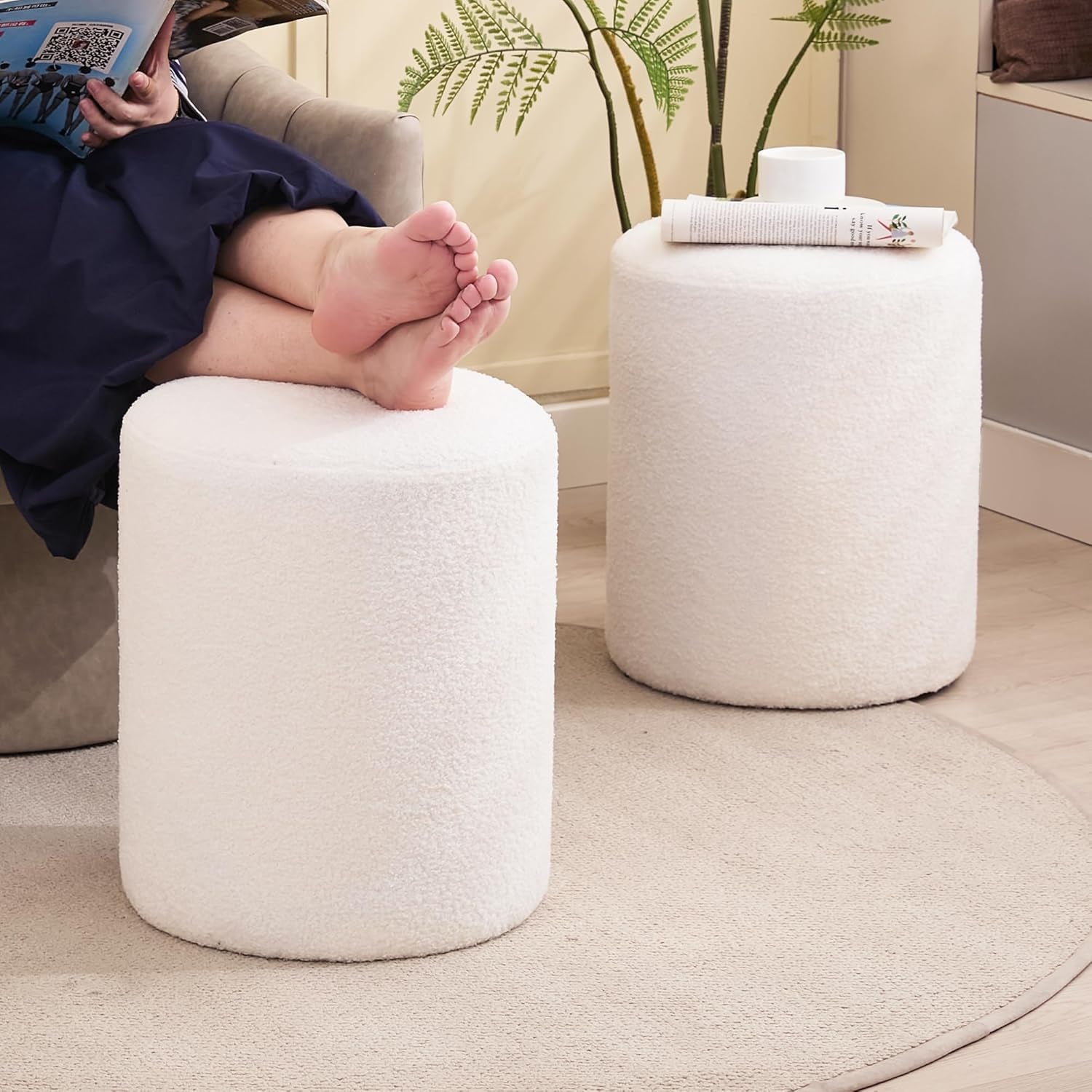 Modern round Ottoman, Classic Foot Stool Ottoman, Teddy Fleece Upholstered Vanity Stool for Makeup, Bedroom, Living Room, White