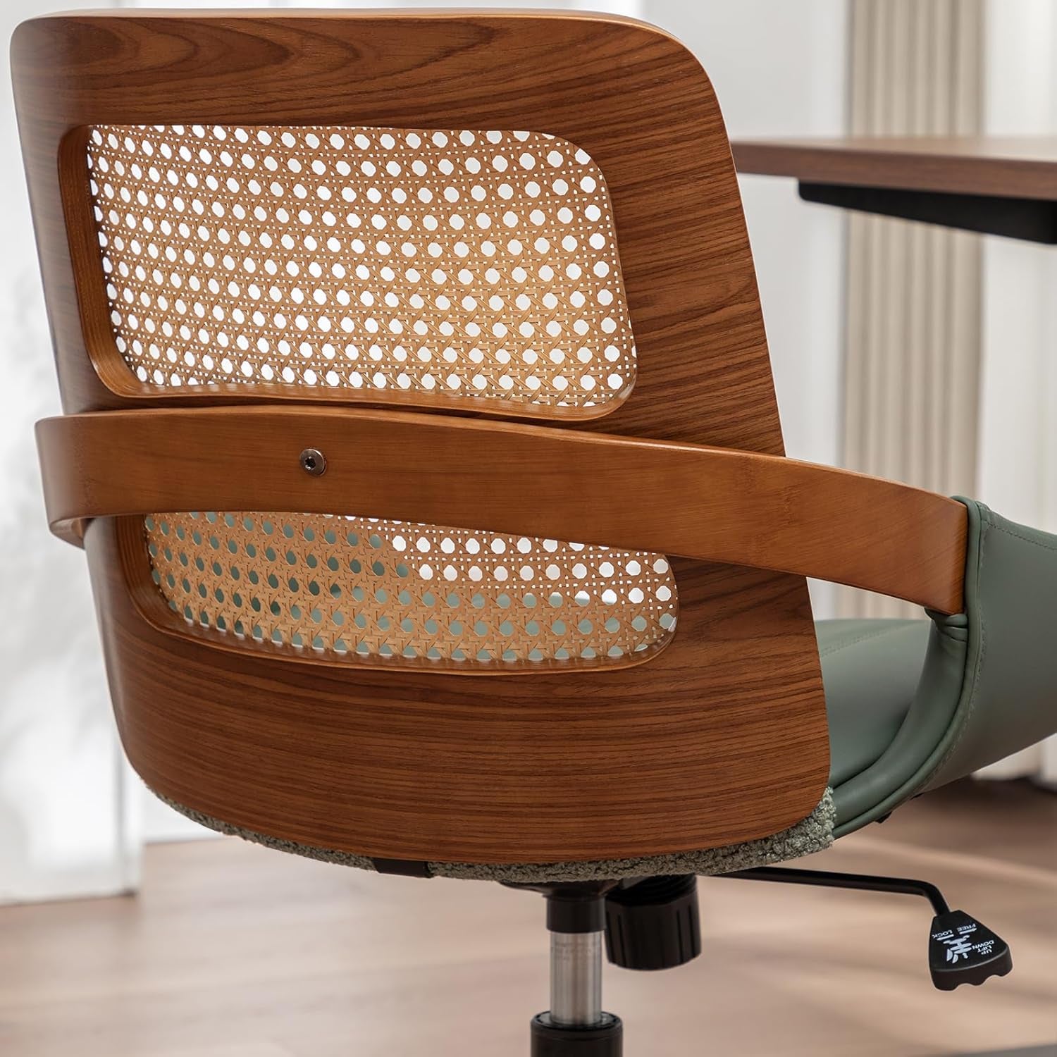 Home Office Desk Chair with Ergonomic Rattan Backrest, Walnut Crafts, Curved Arms, Faux Leather, Caster Wheels, Height Adjustable, Computer Chair for Desk Work, Executive Task, Conference Room - Green